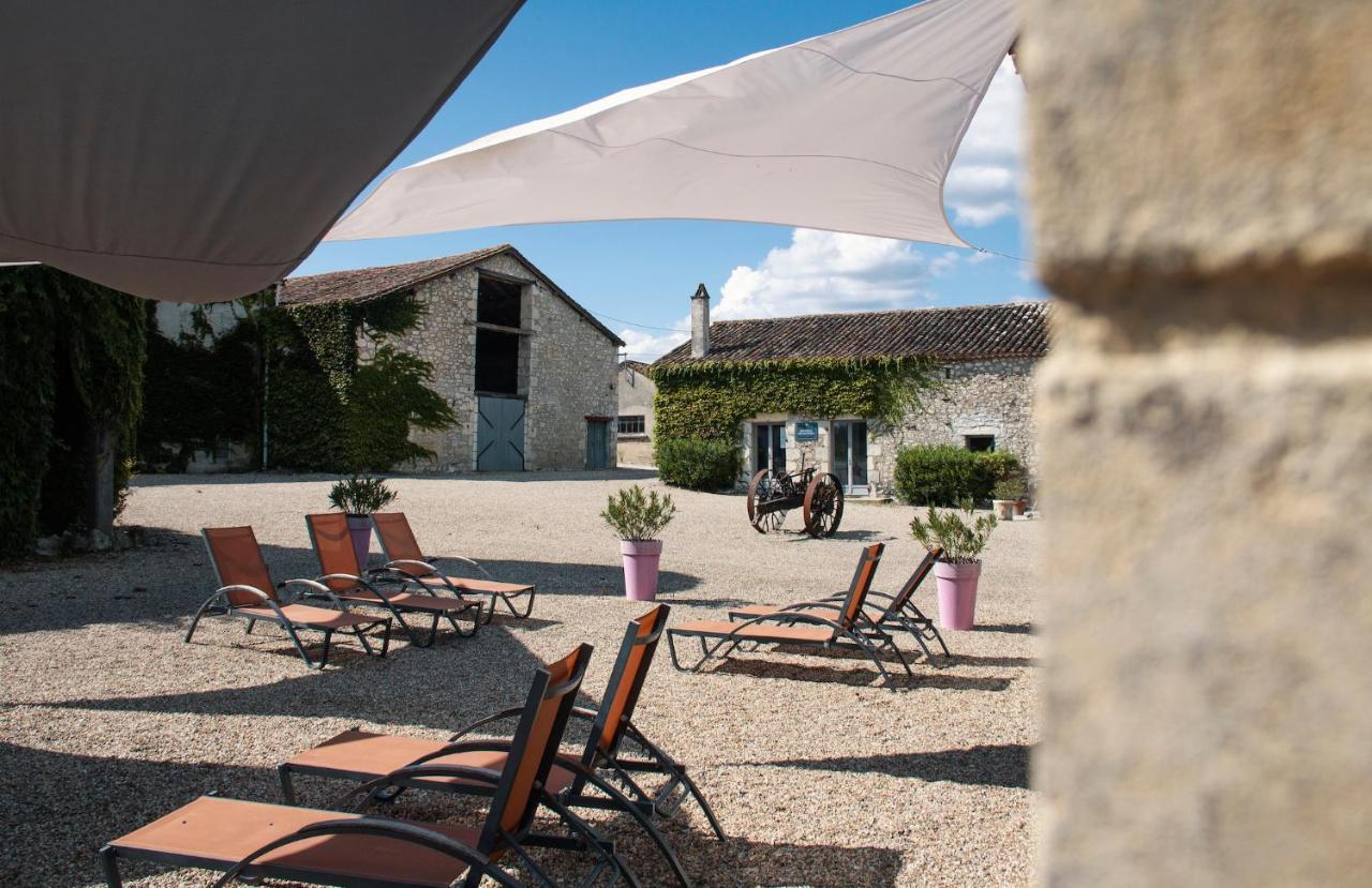 Gîtes du Château de Panisseau Thénac Exterior foto