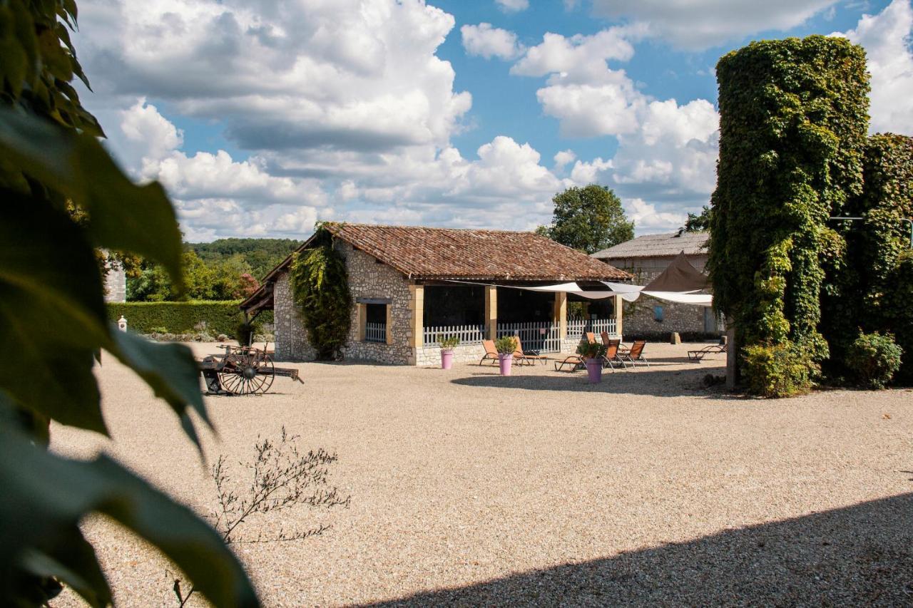 Gîtes du Château de Panisseau Thénac Exterior foto