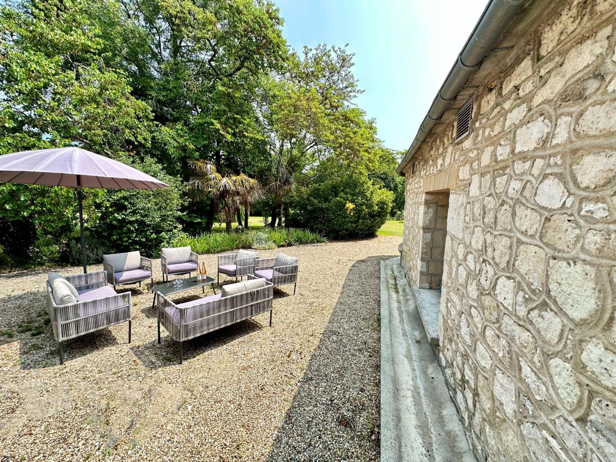 Gîtes du Château de Panisseau Thénac Exterior foto