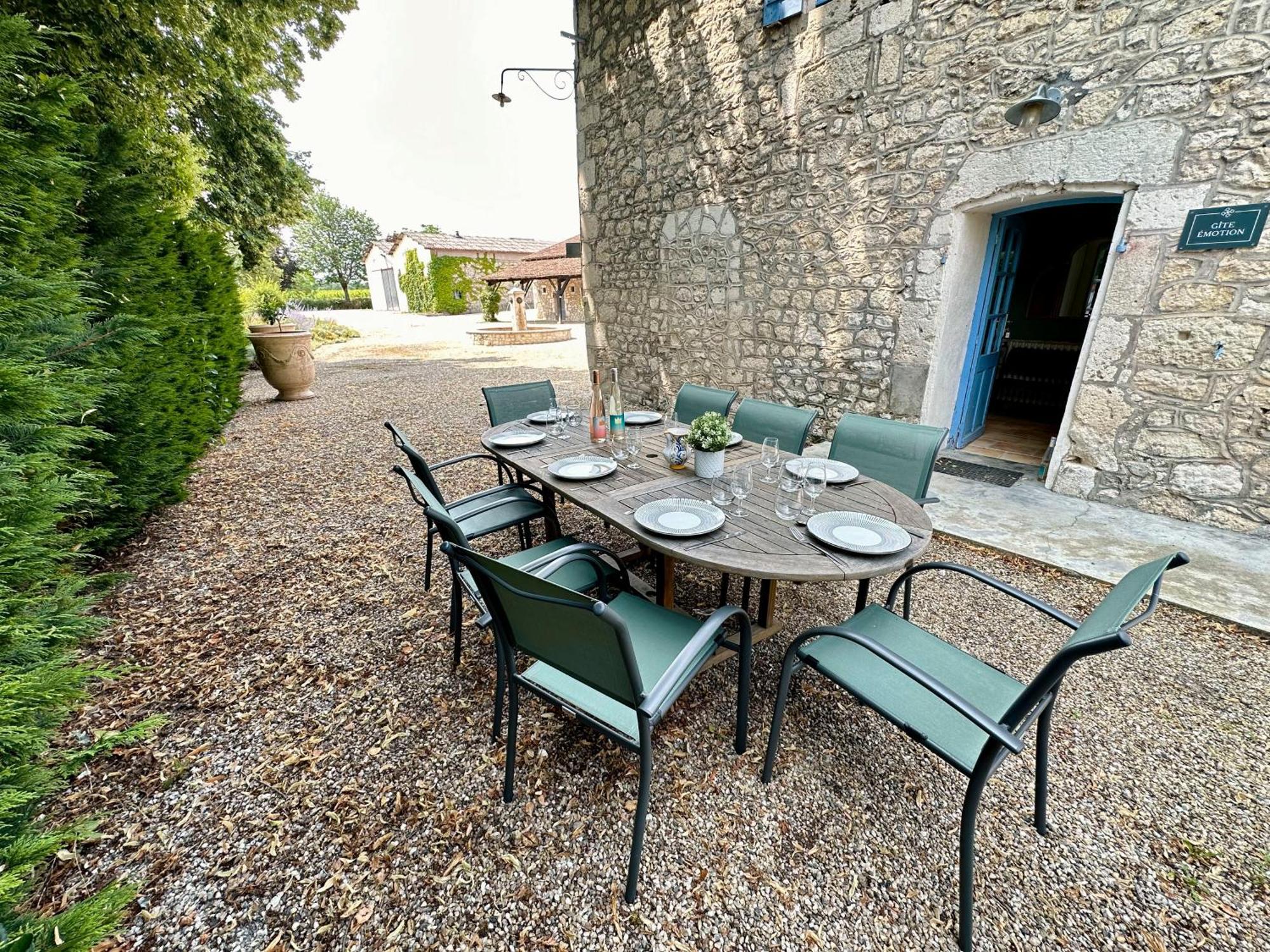 Gîtes du Château de Panisseau Thénac Exterior foto